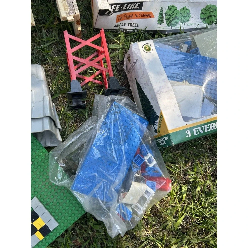 Vintage Model Train Building Tunnel Accessory Lot Plasticville Lionel K Line Etc